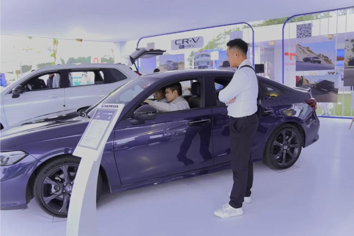 Khách hàng trải nghiệm xe CR-V hybrid
