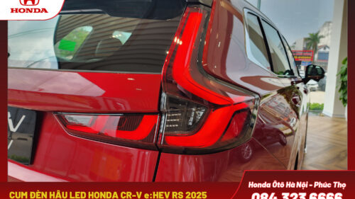 Cụm đèn hậu LED nối liền với thiết kế hiện đại, tạo điểm nhấn độc đáo và tăng khả năng nhận diện cho xe khi di chuyển vào ban đêm.