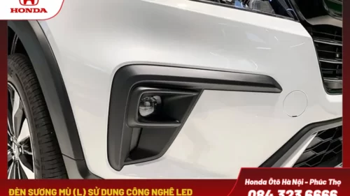 Đèn sương mù chỉ có trên phiên bản L, sử dụng công nghệ LED,tăng khả năng chiếu sáng tốt hơn trong điều kiện thời tiết xấu.