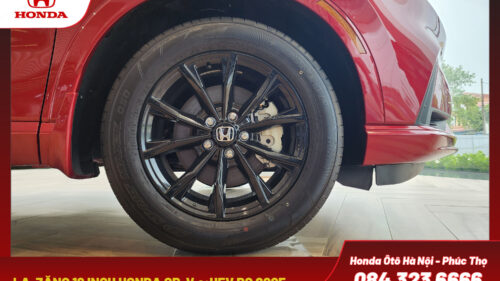 Bộ la-zăng 18 inch đa chấu với thiết kế thể thao, mạnh mẽ, góp phần tạo nên vẻ ngoài ấn tượng và cá tính. Đồng thời giúp xe vận hành ổn định hơn, đặc biệt ở tốc độ cao.