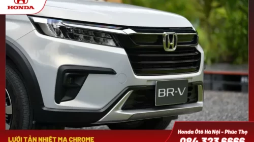 Lưới tản nhiệt được thiết kế thanh ngang mạ chrome sáng bóng, nối liền cụm đèn trước, tạo nên tổng thể liền mạch và sang trọng. Đồng thời tối ưu khả năng làm mát động cơ.