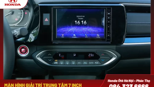 Màn hình giải trí trung tâm 7 inch, cho phép kết nối điện thoại thông minh để nghe nhạc, gọi điện, nhắn tin và sử dụng bản đồ.