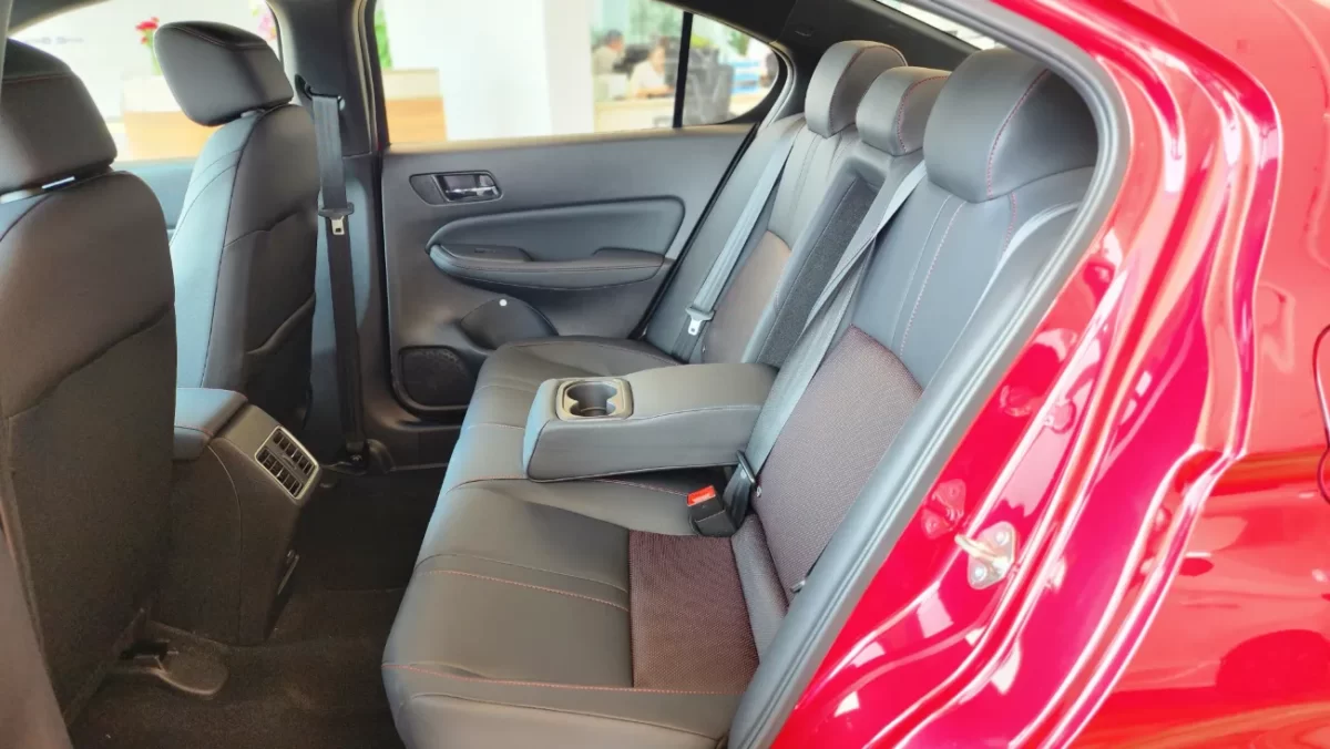 Hàng ghế sau honda city rs 2025