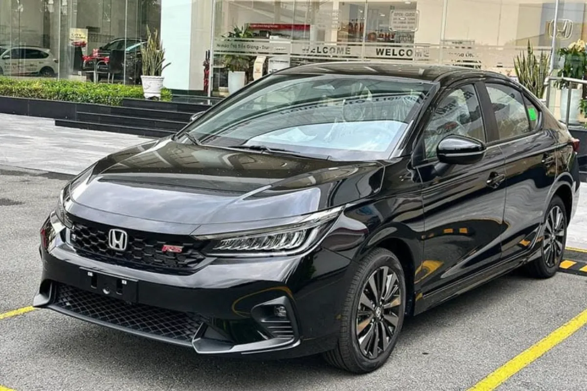 Honda City RS đen 2025