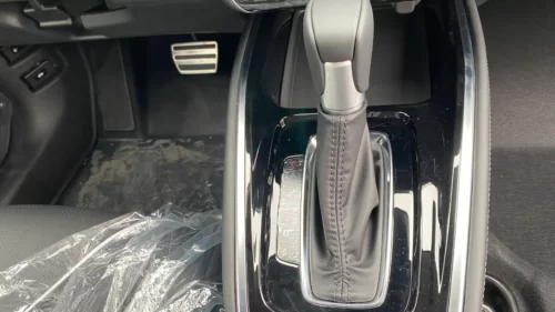 Cần số: Thiết kế gọn gàng, sang trọng.