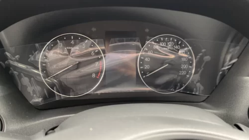 Cụm đồng hồ kỹ thuật số hiển thị trực quan, dễ theo dõi thông tin.