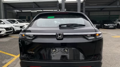 Đuôi xe: Đèn hậu LED 3D liền mạch, cản sau thể thao và nổi bật.