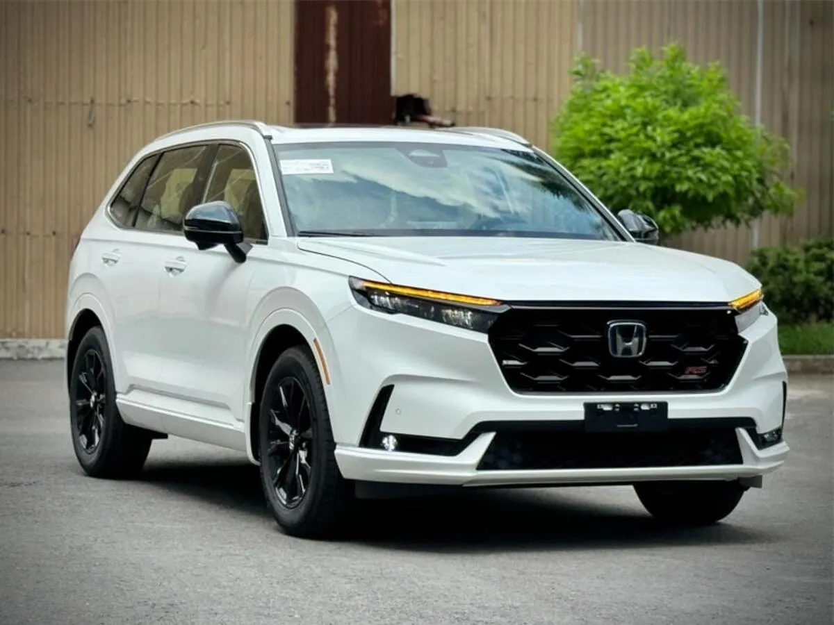 Honda CR-V màu trắng ngọc toát lên vẻ sang trọng, quý phái (Ảnh: Sưu tầm internet)