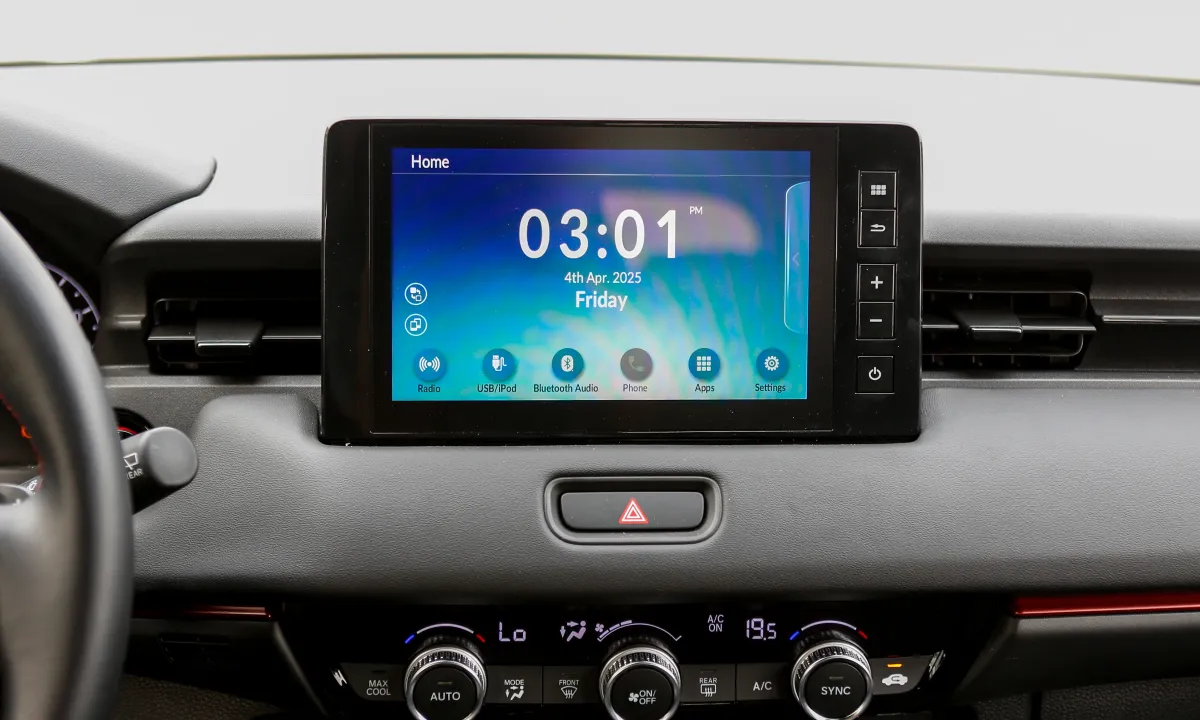 Màn hình giải trí: Màn hình cảm ứng 8 inch kết nối Apple CarPlay không dây, điều khiển trực quan.