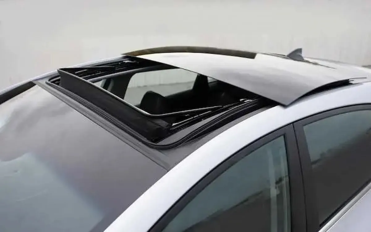 Honda HR-V thế hệ trước (trước 2022) phiên bản L được trang bị cửa sổ trời toàn cảnh.