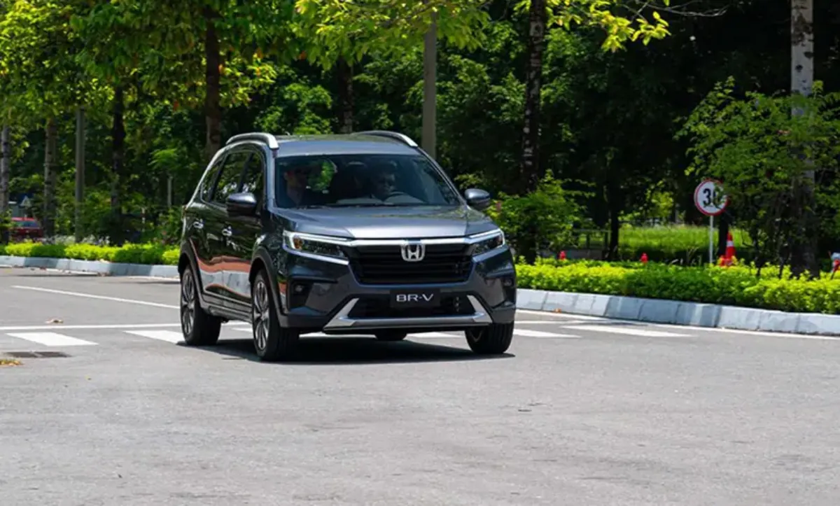 Đầu xe Honda BR-V màu đen