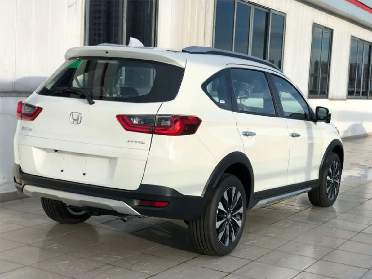 Đuôi xe Honda BR-V - Cụm đèn hậu LED sắc nét kết hợp cản sau chắc chắn và cân đối.