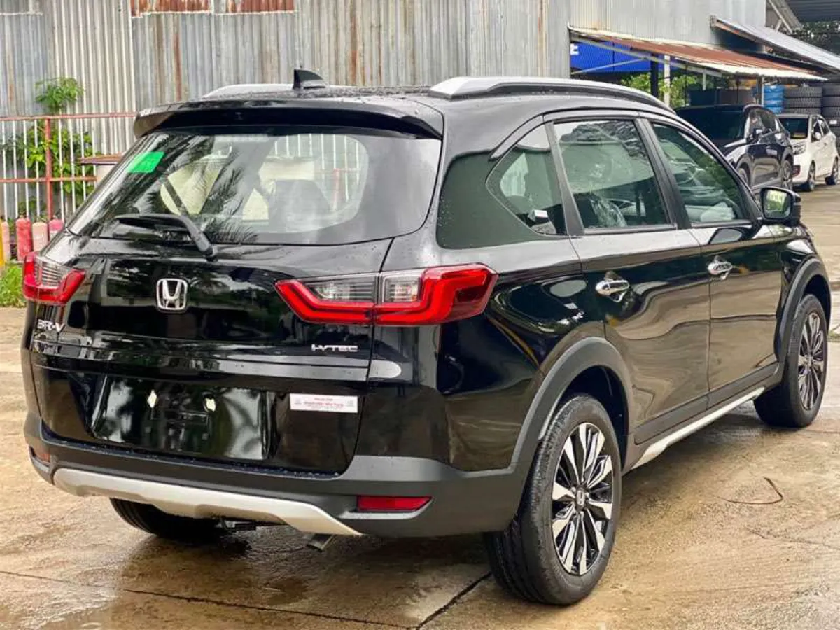 Đuôi xe Honda BR-V màu đen