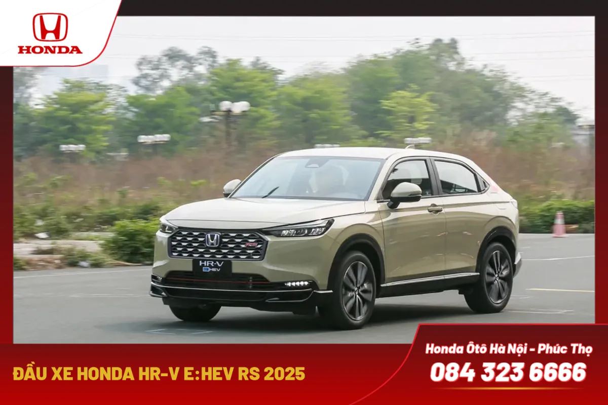 Đầu xe, thiết kế đầu xe hiện đại của Honda HR-V. Sắc vàng cát làm nổi bật lưới tản nhiệt và cụm đèn pha sắc sảo. Tạo ấn tượng khác biệt ngay từ cái nhìn đầu tiên.