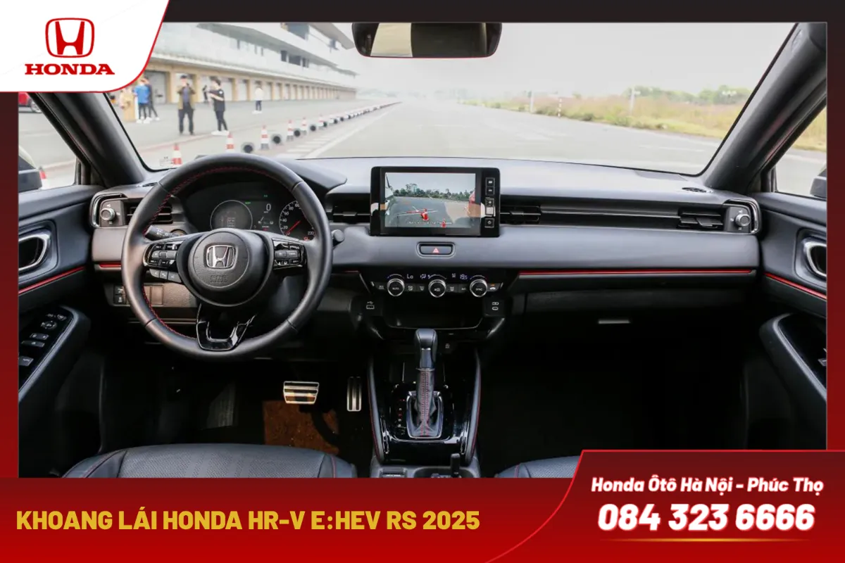 Khoang lái Honda HR-V thiết kế thoáng đãng và trực quan. Sự kết hợp vật liệu tạo cảm giác tiện nghi và dễ chịu.