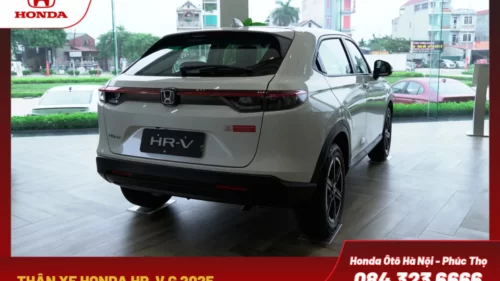 Thân xe HR-V màu trắng ngọc với những đường nét dập nổi uyển chuyển, ánh lên vẻ sang trọng.