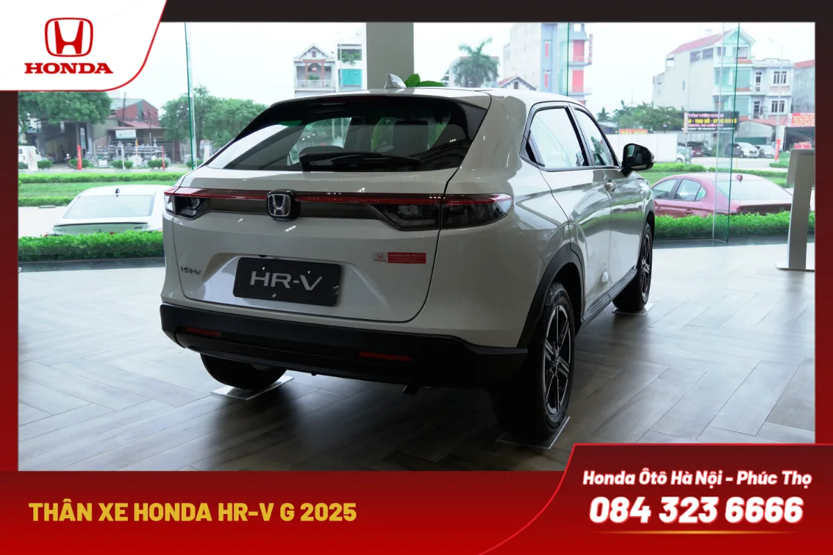 Thân xe HR-V màu trắng ngọc với những đường nét dập nổi uyển chuyển, ánh lên vẻ sang trọng.