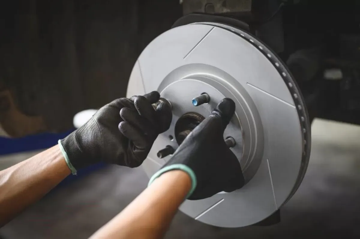 EBD giúp phân phối lực phanh hợp lý, giữ thân xe ổn định khi phanh khẩn cấp
