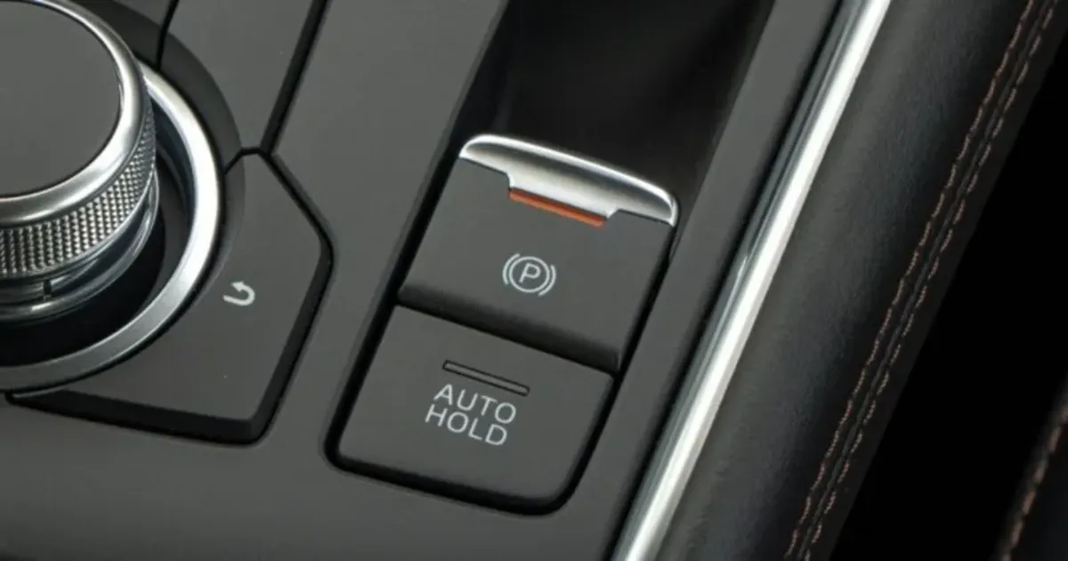 Đừng nhầm lẫn giữa phanh tay điện tử và Auto Hold