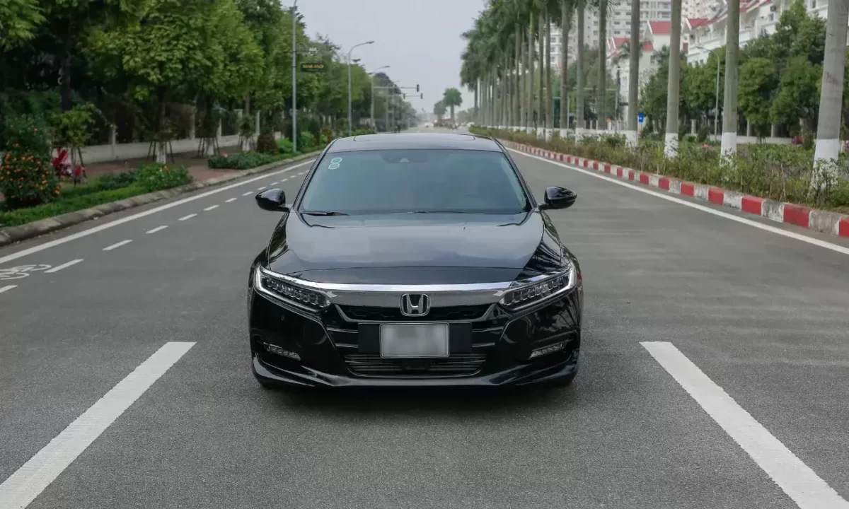 Đầu xe Honda Accord đen