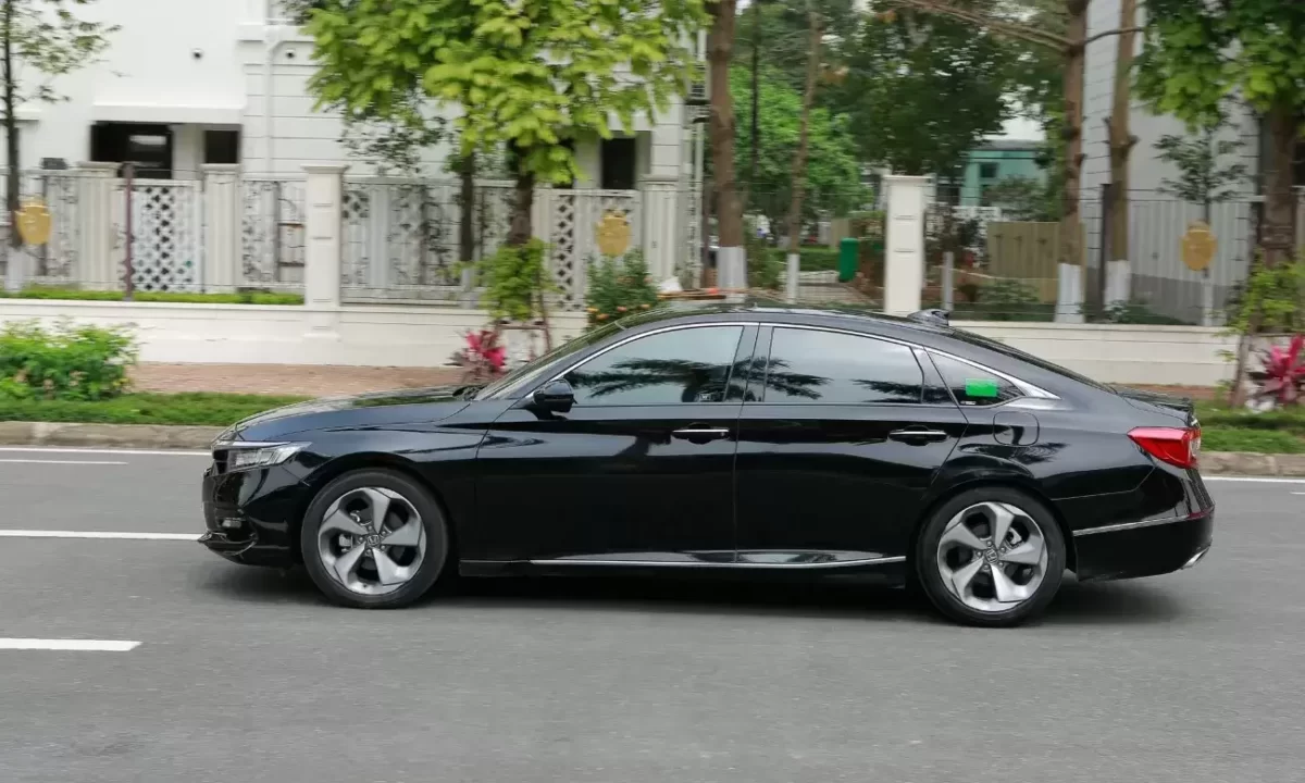 Thân xe Honda Accord đen