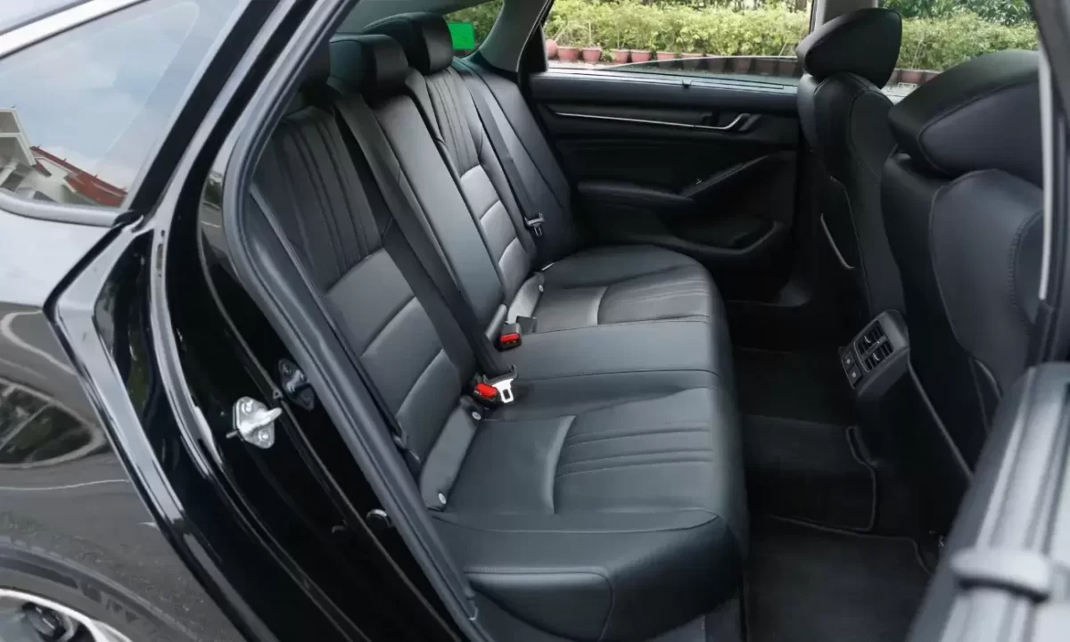 Hàng ghế sau Honda Accord đen