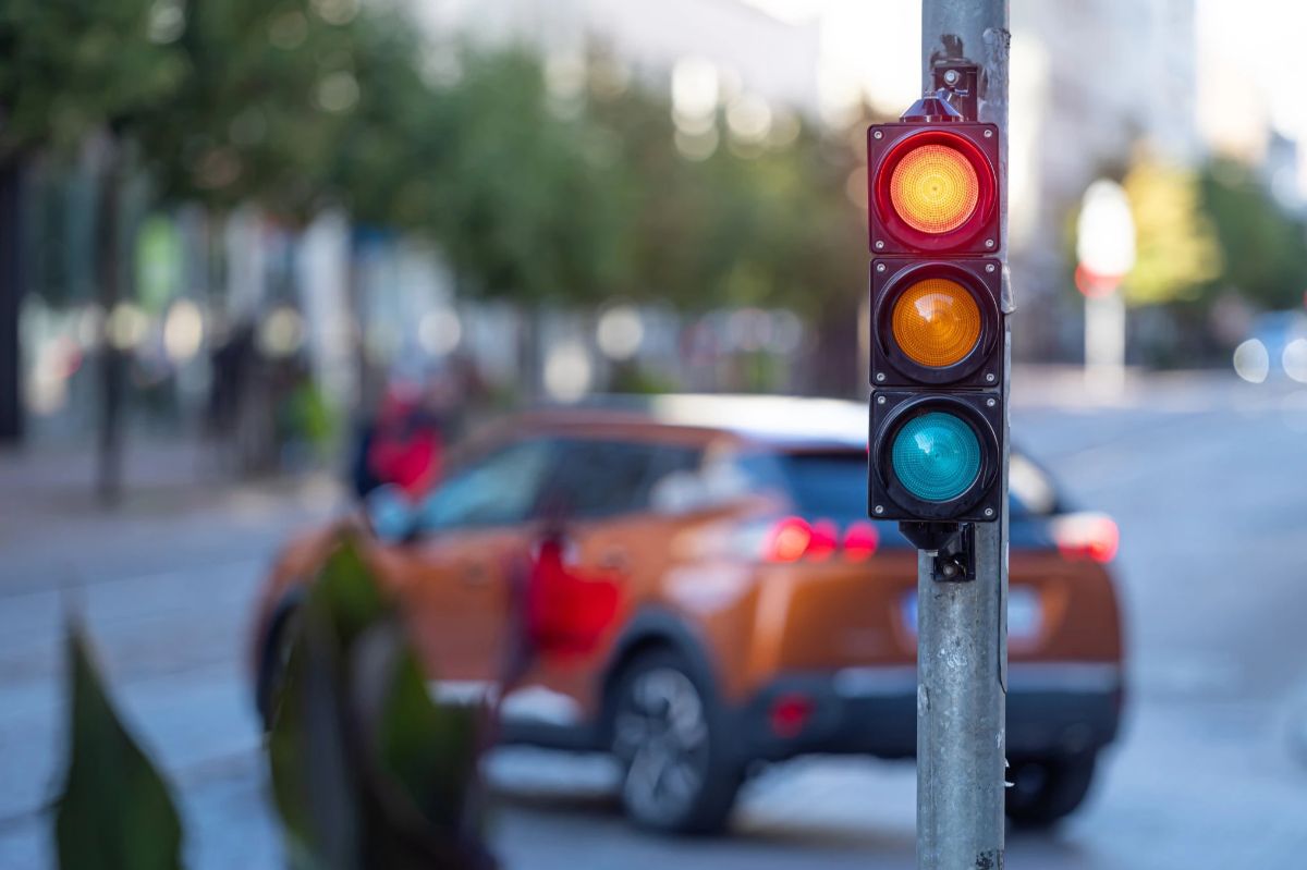 Vì sao dừng đèn đỏ là kỹ năng quan trọng với người lái ô tô?