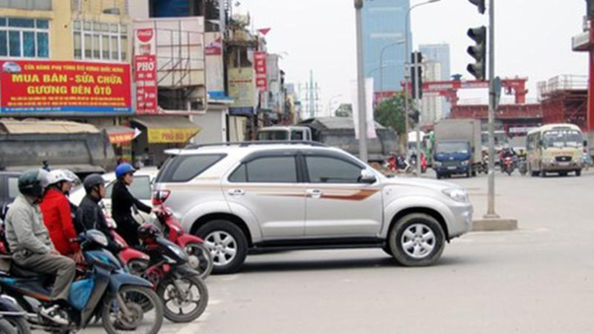 Những lỗi dừng đèn đỏ phổ biến và cách khắc phục