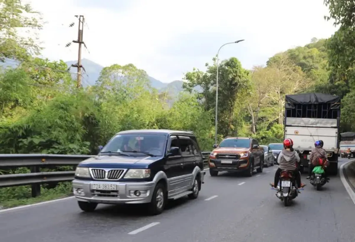 Lái xe đường trường là thử thách với nhiều tài xế bởi cung đường xa và khó đi