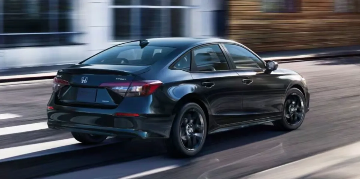 Vận hành mạnh mẽ với Hybrid 200 mã lực