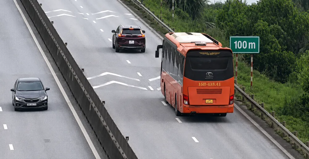 Bám đuôi trên cao tốc có thể bị phạt bao nhiêu?